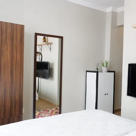 Cozy Flat With Excellent Location In Kadikoy, Istanbul Διαμέρισμα *