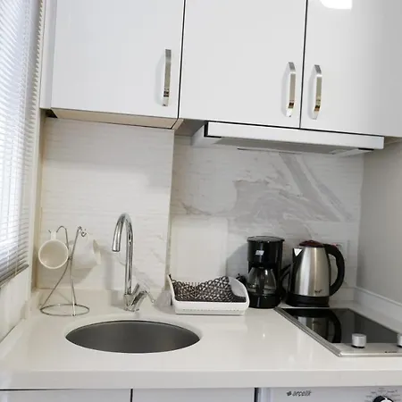 Cozy Flat With Excellent Location In Kadikoy, Istanbul *